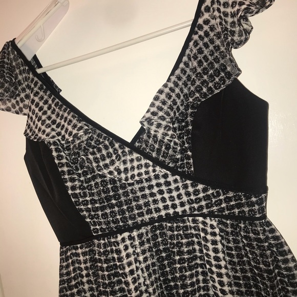 BCBGeneration Dress Black & White   Size 6 - Picture 3 of 7